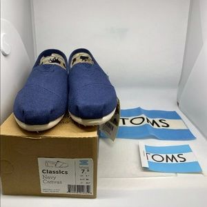 TOMS Women’s Classics Navy Canvas 7.5